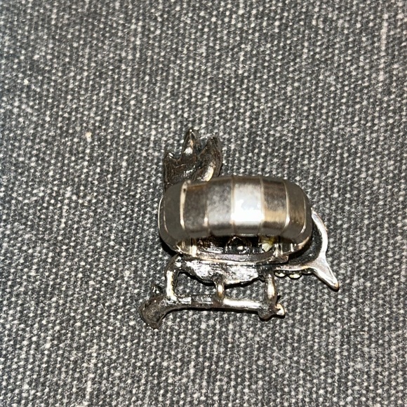 Fashion Ring.  Bird with jewel tone accents. - Picture 3 of 4